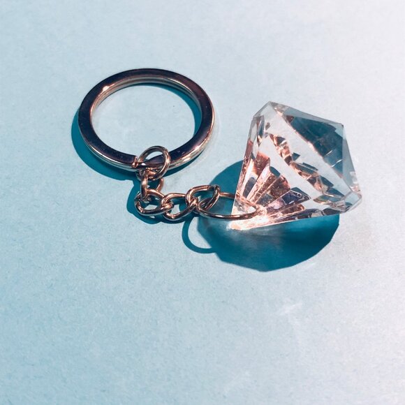 Diamond Shaped Clear Keychain Keyring - Picture 3 of 3